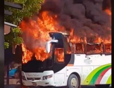 Arcahaie: Deux autobus incendiés à la suite de l'assassinat de deux jeunes