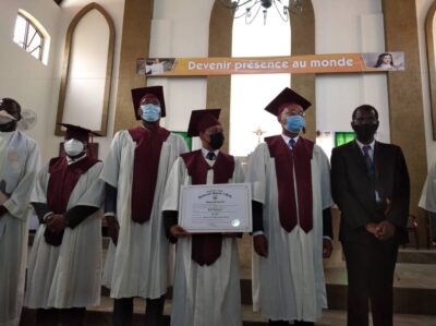 L’université Royale d’Haïti a décerné des diplômes de doctorat par équivalence professionnelle à sept personnalités de l’intelligentsia haïtienne 7 L’université Royale d’Haïti a décerné des diplômes de doctorat par équivalence professionnelle à sept personnalités de l’intelligentsia haïtienne