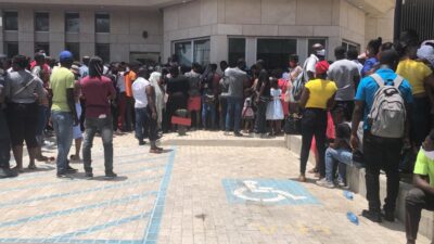Haiti/ Immigration : Des demandeurs d'asile massés devant l'Ambassade américaine à Tabarre 4 Haiti/ Immigration : Des demandeurs d'asile massés devant l'Ambassade américaine à Tabarre