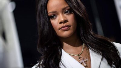 La chanteuse Rihanna désormais milliardaire devient la chanteuse la plus riche dans le monde.