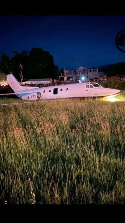 Un avion flanqué du drapeau Mexicain a fait un atterissage forcé à l'aérodrome de jacmel 1 Un avion flanqué du drapeau Mexicain a fait un atterissage forcé à l'aérodrome de jacmel