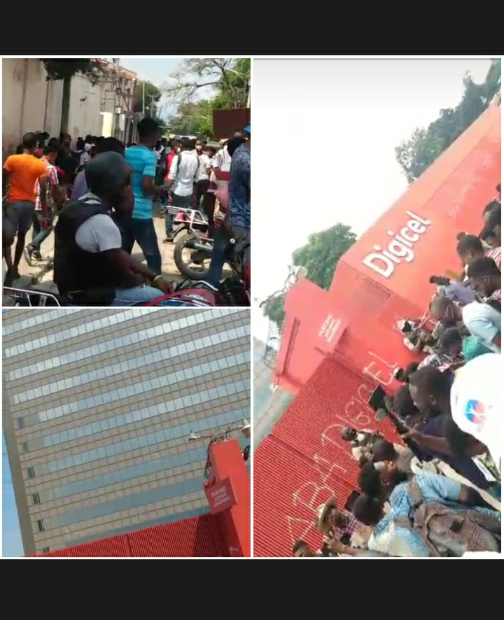 Haïti : des citoyens foulent le macadam pour exprimer leur ras-le-bol contre la Digicel