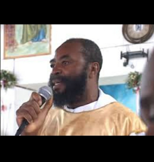 Haiti-Nécrologie: Décès du père Jean Julien Estiverne des suites de Covid-19 1 Haiti-Nécrologie: Décès du père Jean Julien Estiverne des suites de Covid-19