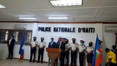 Le premier ministre Ariel Henry au quartier général de la PNH pour afficher son soutien aux policiers