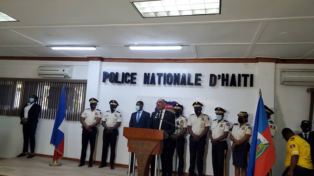 Le premier ministre Ariel Henry au quartier général de la PNH pour afficher son soutien aux policiers