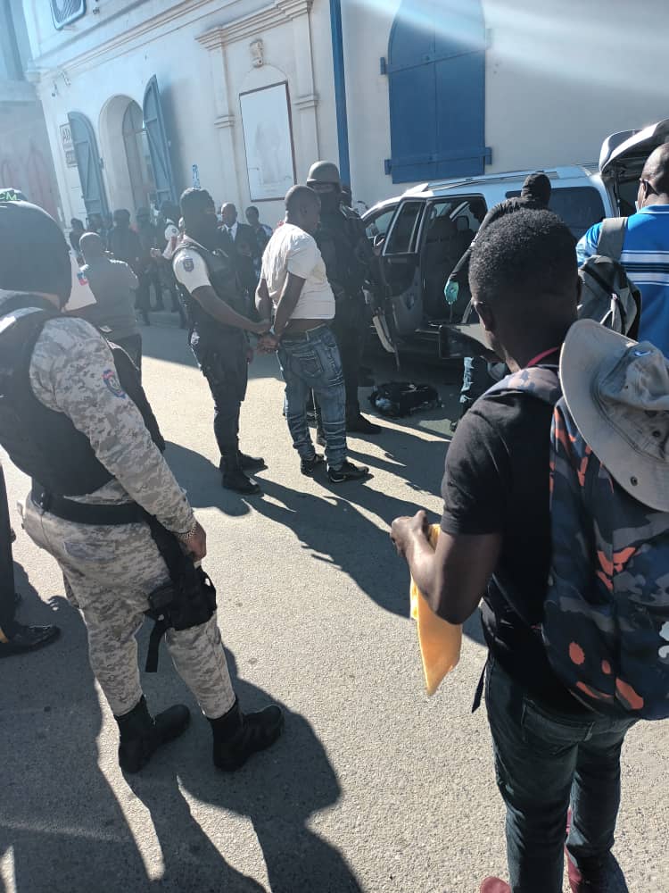 Braquage raté dans une succursale bancaire au Cap-Haïtien, plusieurs individus interpellés