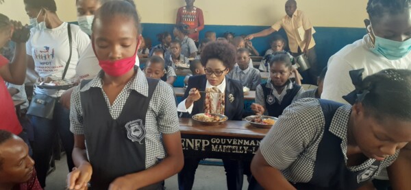 La Coordonnatrice du PNCS célèbre son anniversaire aux côtés des élèves de l'école nationale Colbert Lochard