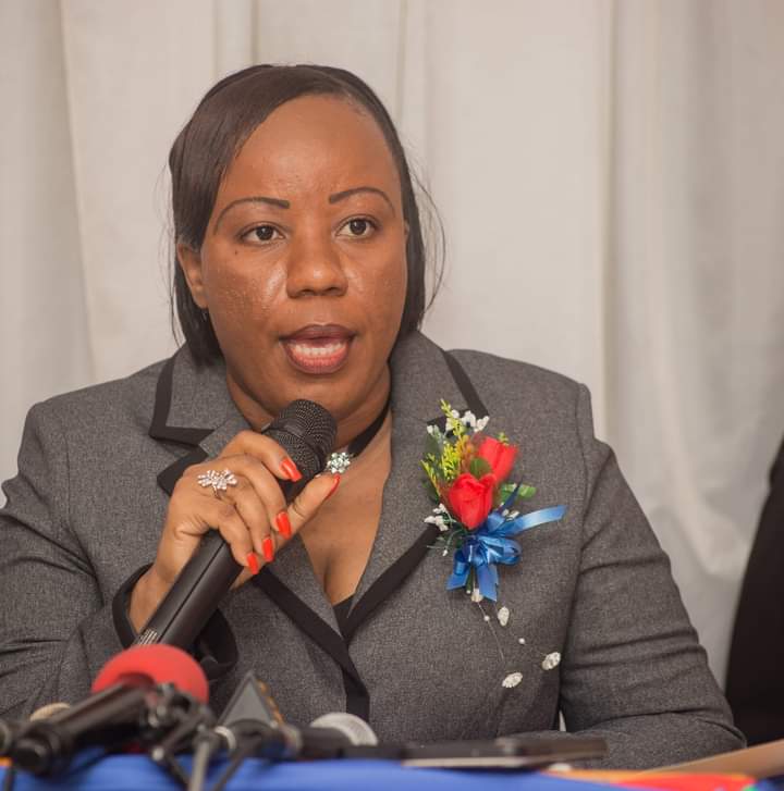 Le prix "Fierté haïtienne 2022" décerné au Dr Sofia LOREUS, Ministre à la condition Féminine, par le PPC