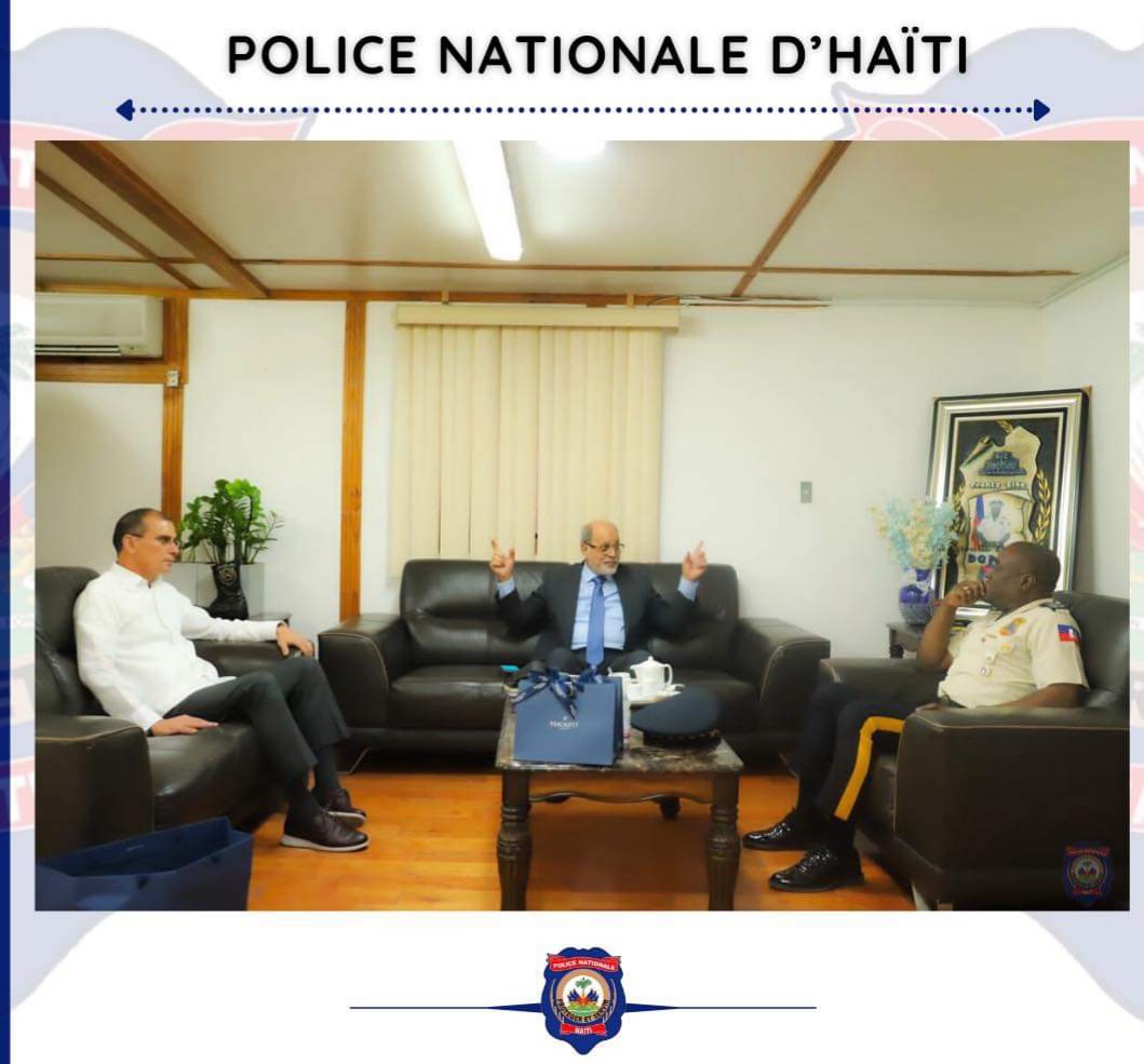La situation sécuritaire du pays au centre d'une rencontre entre le DG de la PNH et l'ambassadeur dominicain