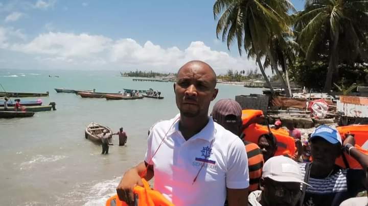 Sud: Le SEMANAH distribue des gilets de sauvetage à des capitaines de bateaux