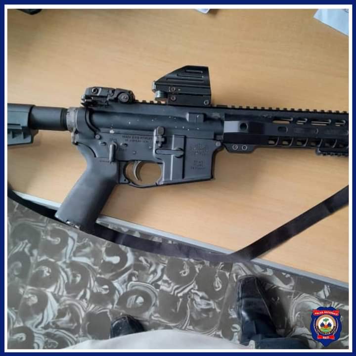 Kenscoff: un fusil d'assaut et des matériels de communication confisqués dans une maison abandonnée