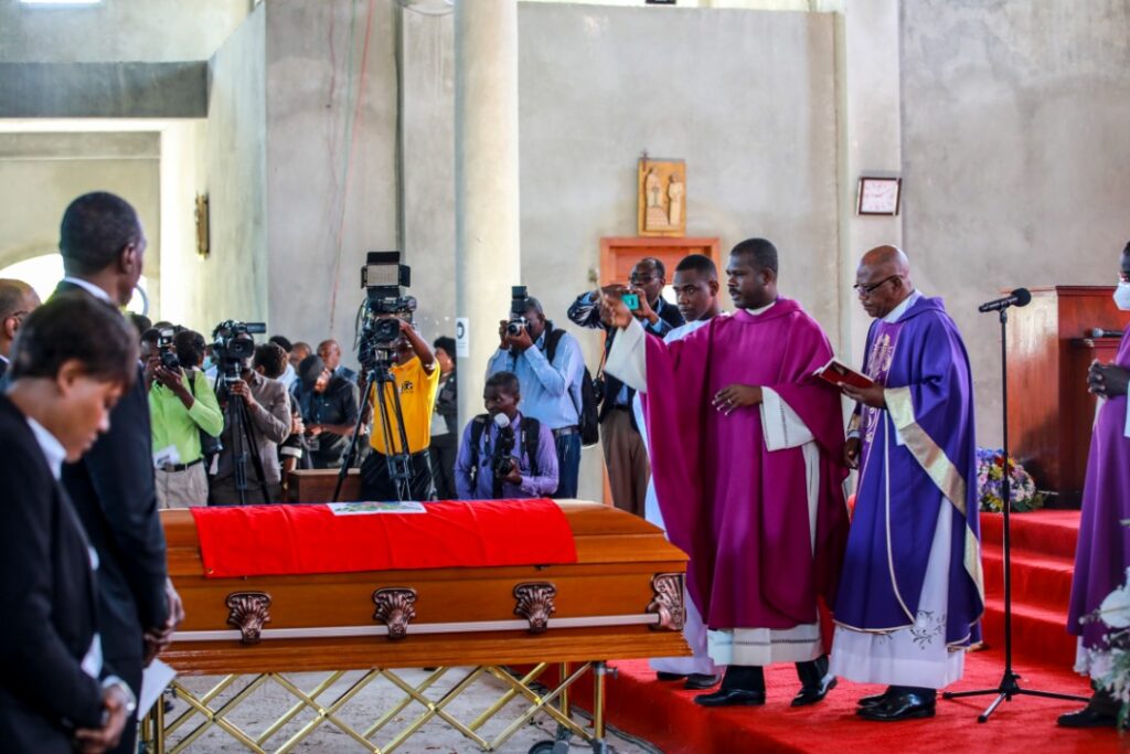 Émouvante cérémonie d'adieu au professeur Dieudonné Lhérisson