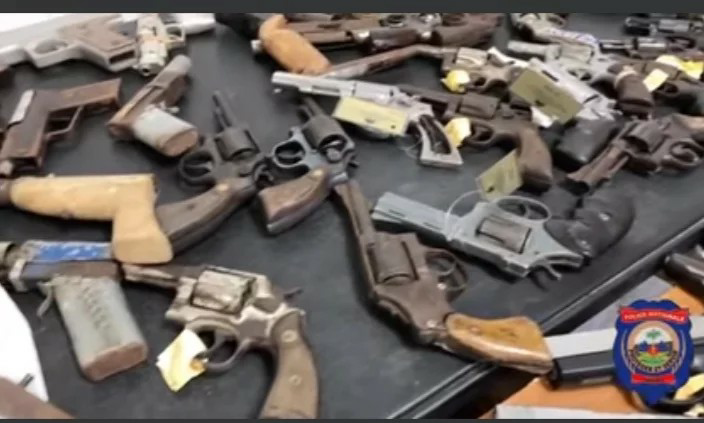 94 présumés bandits stoppés, 4 998 individus arrêtés et 234 armes à feu saisies par la PNH durant les six derniers mois, déclare Frantz Elbé