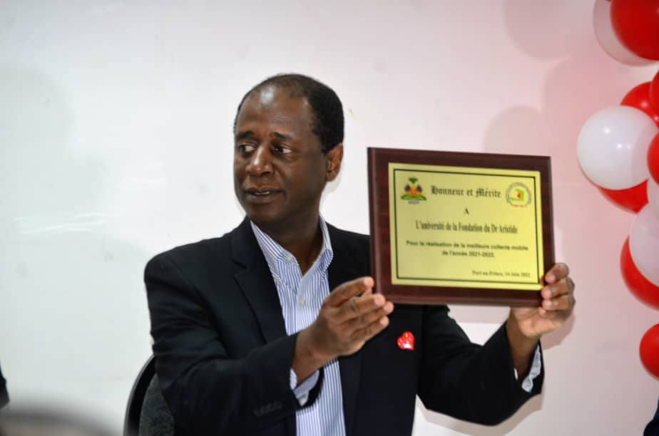 Journée mondiale des donneurs de sang : La Direction du PNST/MSP honore des personnalités et organisations 5 Journée mondiale des donneurs de sang : La Direction du PNST/MSP honore des personnalités et organisations