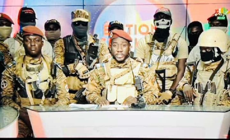 Nouveau coup d'Etat au Burkina Faso: le chef de la junte demis de ses fonctions