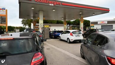 Pénurie de carburants en France : Emmanuel Macron appelle "au calme"
