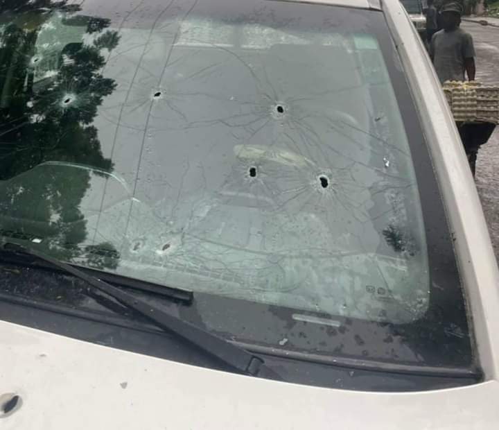 Haiti/Insécurité: Victime d'une attaque armée, Roberson Alphonse sorti blessé et son véhicule criblé de balles