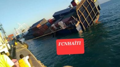 Un bateau a coulé au port de la fito avec 72 conteneurs de marchandises à son bord