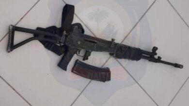 opération policière : la police récupère un fusil d'assaut appartenant à la base Gran Grif