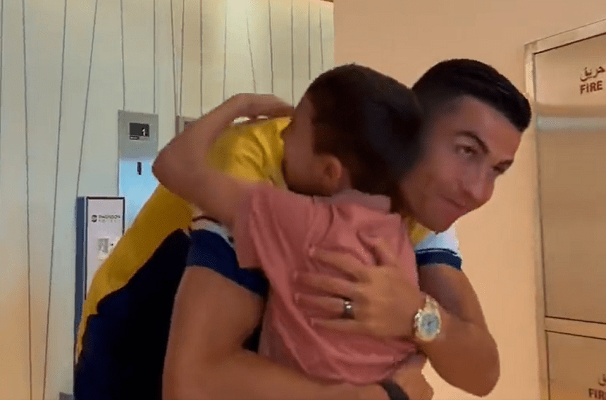 Séisme en Turquie/Syrie: Cristiano redonne le sourire à un garçon attristé par cette tragédie