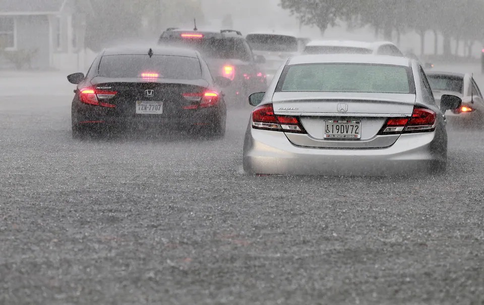 Floride: des pluies diluviennes provoquent des inondations et la fermeture de l'aéroport international de Fort- Lauderdale