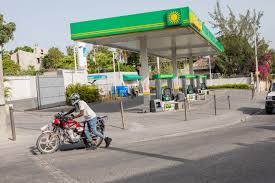 La pénurie de carburant poursuit sa course sur le marché, le gouvernement impuissant et la population paie les frais