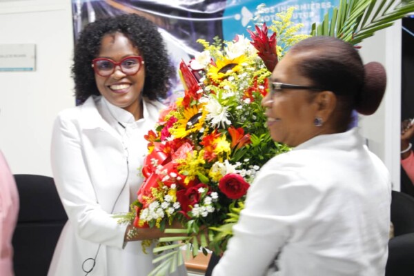 Deux Infirmières gardiennes de la profession Infirmière en Haïti honorées par Mme Djina Guillet Delatour