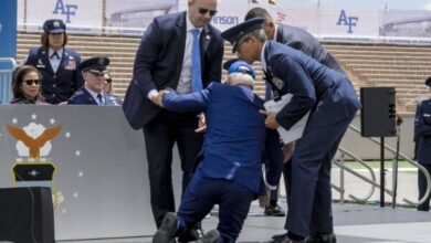 USA/ Tombé sur scène lors d'une cérémonie militaire, Joe Biden va bien, selon la maison Blanche