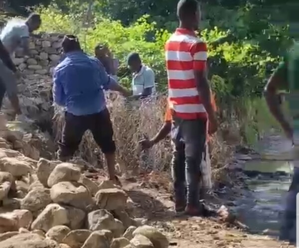 Léogâne/Protection de la rivière cormier : l'ex Vice-Délégué Joseph Lambert lance des travaux de Construction d'un mur en gabion