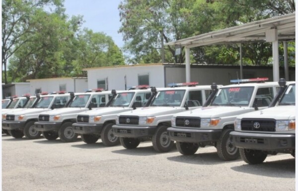 Remise des clés d'une nouvelle prison et d'un lot de véhicules à la PNH