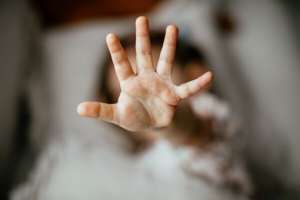 Gressier: Une servante lésbienne présumée viole une enfant de 18 mois, la mère de la victime menacée de mort