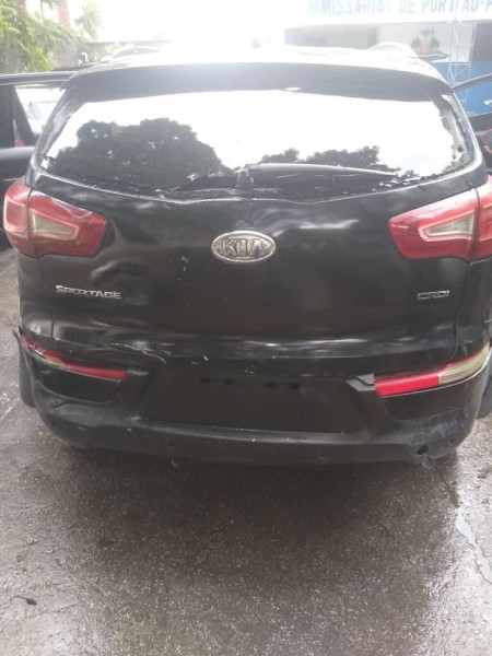 Un véhicule et un fusil de guerre récupérés par la police à Port-au-Prince