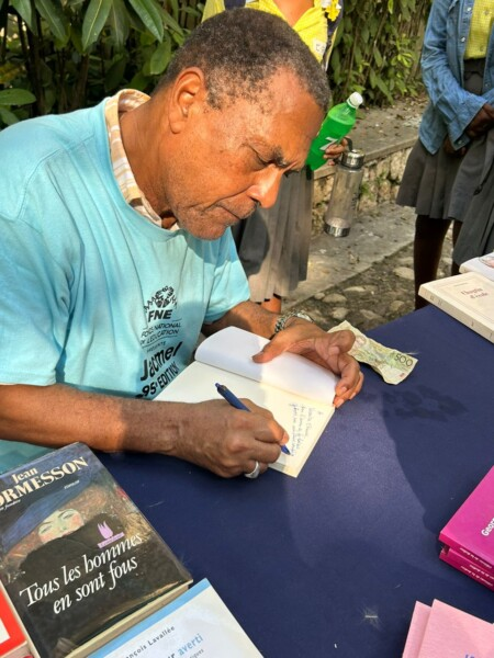 Le Centre Alcibiade Pommeyrac de Jacmel a reçu livres en liberté en grande pompe