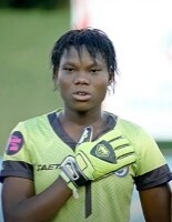 Rose Manie Joseph, gardienne de but haïtienne de 19 ans, émerge comme l'avenir du football féminin