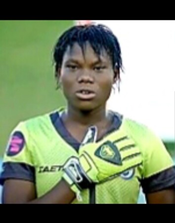 Rose Manie Joseph, gardienne de but haïtienne de 19 ans, émerge comme l'avenir du football féminin
