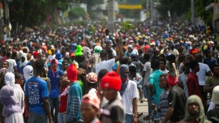 Le Commissaire du Gouvernement de Port-au-Prince interdit le Port d'Armes lors des manifestations