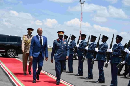 En visite au Kenya, le Premier ministre, Dr Ariel Henry, rencontre william Ruto et met les bouchers doubles sur l'arrivée de la MSS