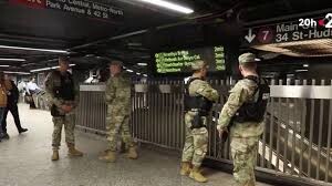 New York: des soldats lourdement armés renforcent la sécurité dans le métro de la ville, les usagers dans la tourmente 3 New York: des soldats lourdement armés renforcent la sécurité dans le métro de la ville, les usagers dans la tourmente