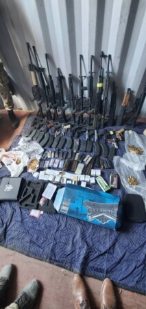 Plusieurs fusils d'assaut et un millier de munitions saisis dans le port du Cap-Haïtien