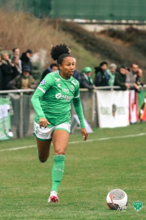 Amandine Pierre-Louis, un atout crucial pour l'AS Saint-Étienne en D1 française 1 Amandine Pierre-Louis, un atout crucial pour l'AS Saint-Étienne en D1 française
