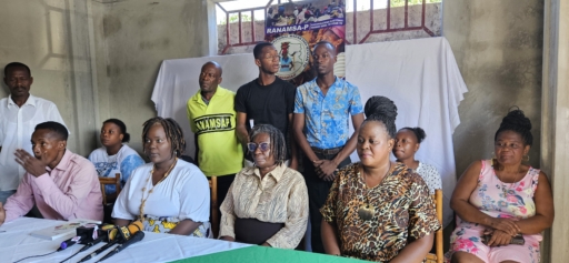 Délaissées par le gouvernement Garry Conille, les "Madan sara" du RANAMSAP réclament de la subvention pour la rentrée des classes 3 Délaissées par le gouvernement Garry Conille, les "Madan sara" du RANAMSAP réclament de la subvention pour la rentrée des classes