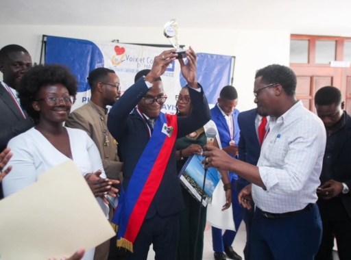 La FDSE remporte la 3e édition du concours de débat inter-universitaire "Je suis le président d'Haïti"