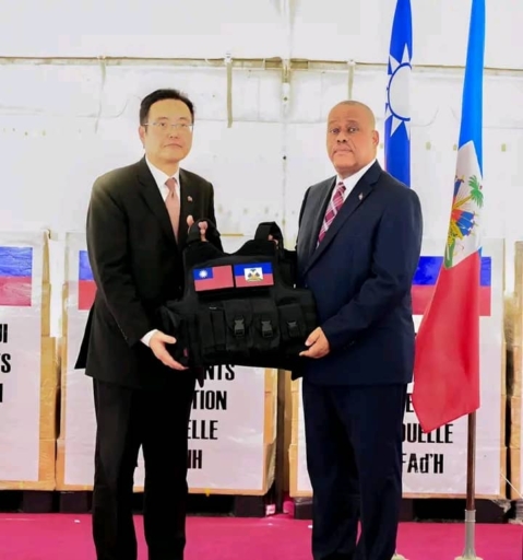 Le gouvernement Haïtien reçoit, de Taïwan, 400 kits d’équipements de protection personnelle pour la Police et l’Armée d’Haïti