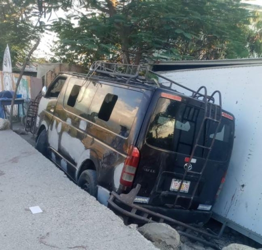 Fusillade meurtrière contre un minibus à Montrouis, des morts et blessés recensés