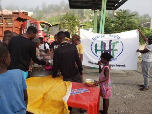 Fin d'année 2024: la Haitian Health Foundation donne la joie à des familles dans la Grand-Anse