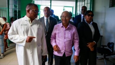 Visite de Leslie Voltaire à l'Hôpital Universitaire La Paix, vers un engagement fort pour améliorer l’accès aux soins de santé