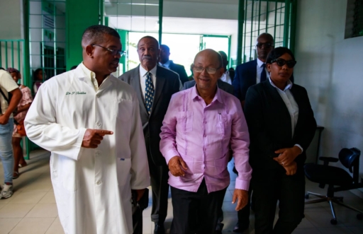 Visite de Leslie Voltaire à l'Hôpital Universitaire La Paix, vers un engagement fort pour améliorer l’accès aux soins de santé