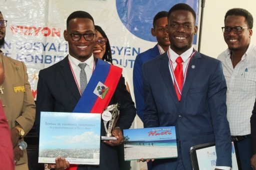 La FDSE remporte la 3e édition du concours de débat inter-universitaire "Je suis le président d'Haïti"