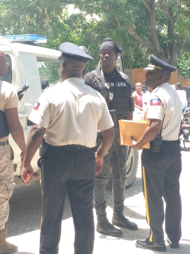 Renforcement de la sécurité à Mirebalais , un premier échange entre le commissaire principal et les agents de l'ordre