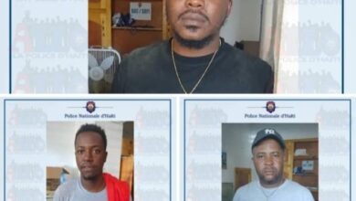 La PNH présente les trois malveillants de la coalition "Viv Ansanm" appréhendés en République Dominicaine